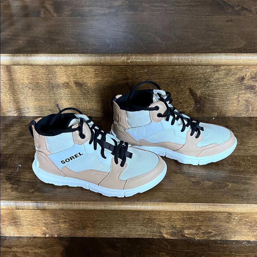 Sorel Women’s Size 8 Beige and Black Sneakers
